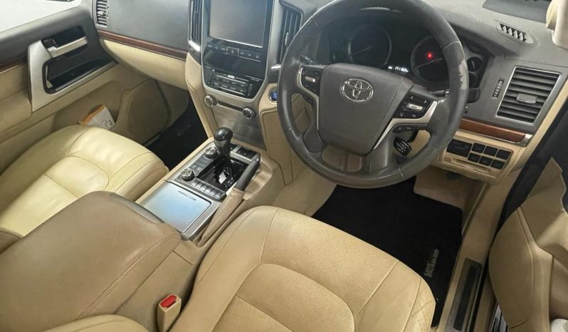 2017 Toyota Land Cruiser VX200 4.5 V8 full